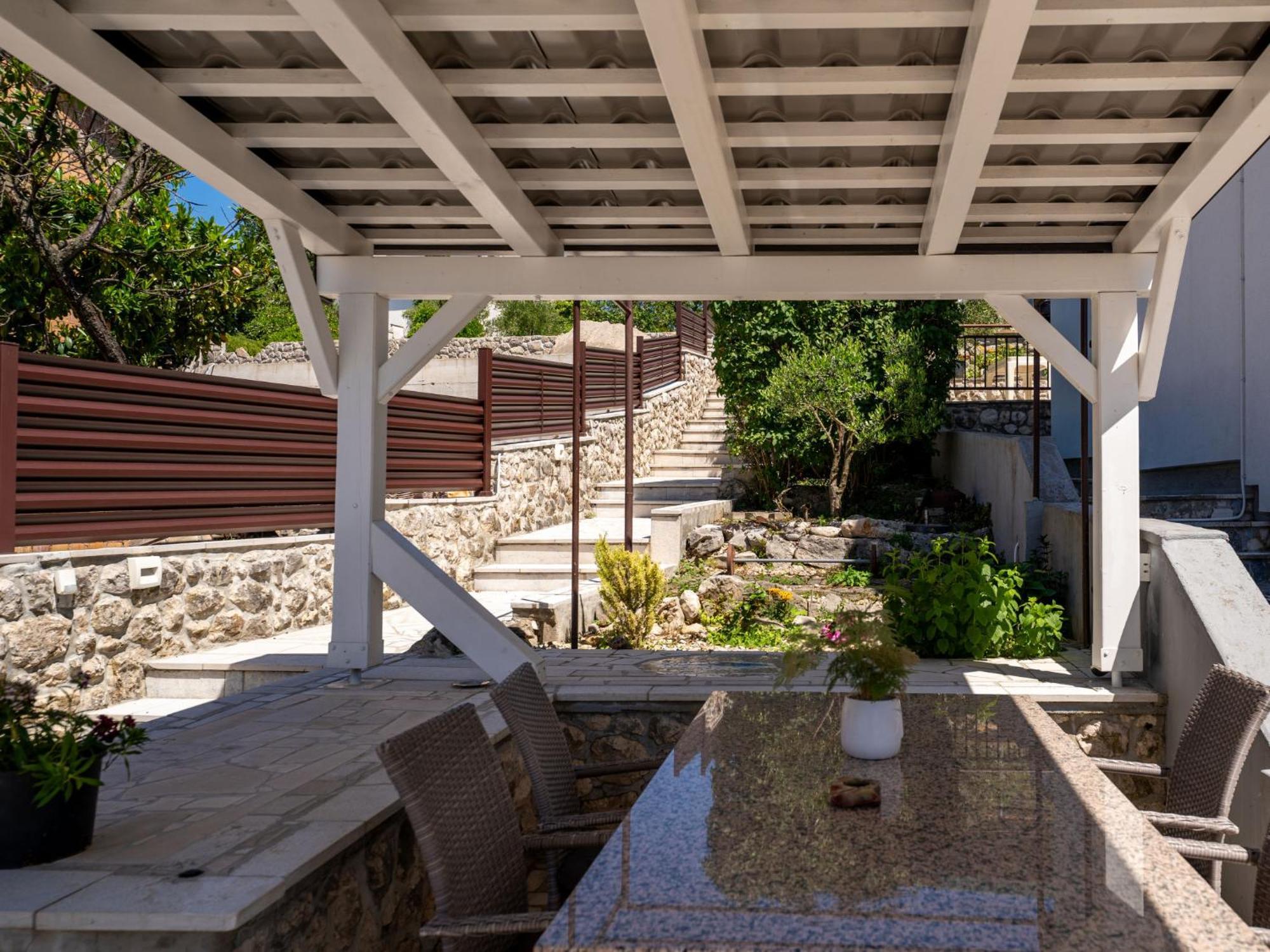 Apartment Albaneze By Interhome Njivice Exterior foto